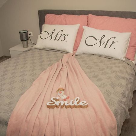 Oros House Apartmanhaz โอโรชาซา ภายนอก รูปภาพ