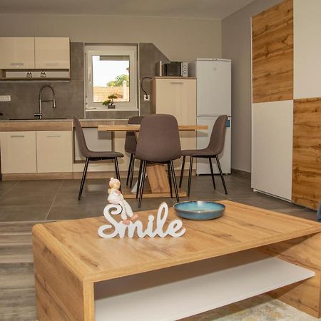 Oros House Apartmanhaz โอโรชาซา ภายนอก รูปภาพ