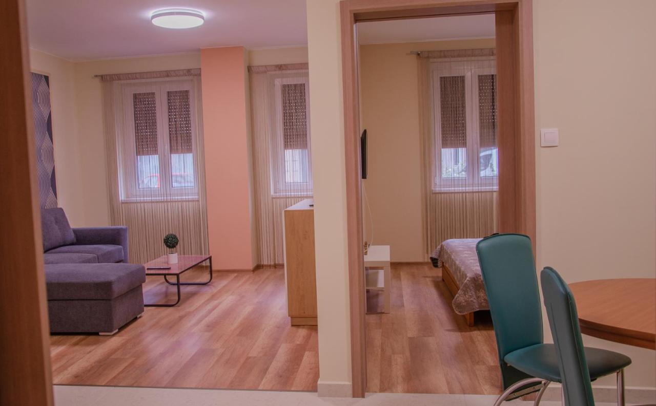 Oros House Apartmanhaz โอโรชาซา ภายนอก รูปภาพ
