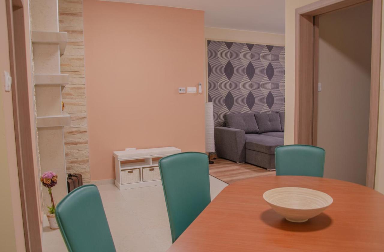 Oros House Apartmanhaz โอโรชาซา ภายนอก รูปภาพ