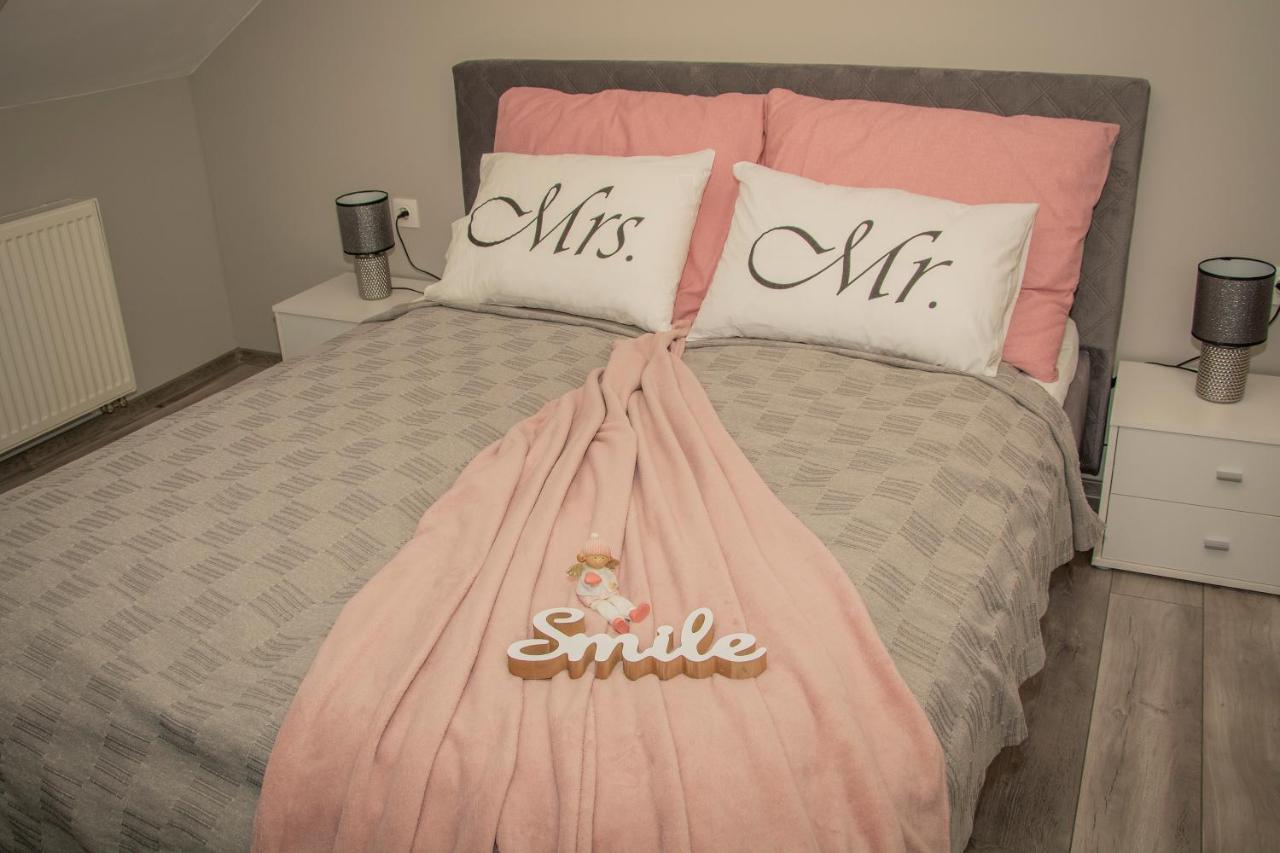 Oros House Apartmanhaz โอโรชาซา ภายนอก รูปภาพ