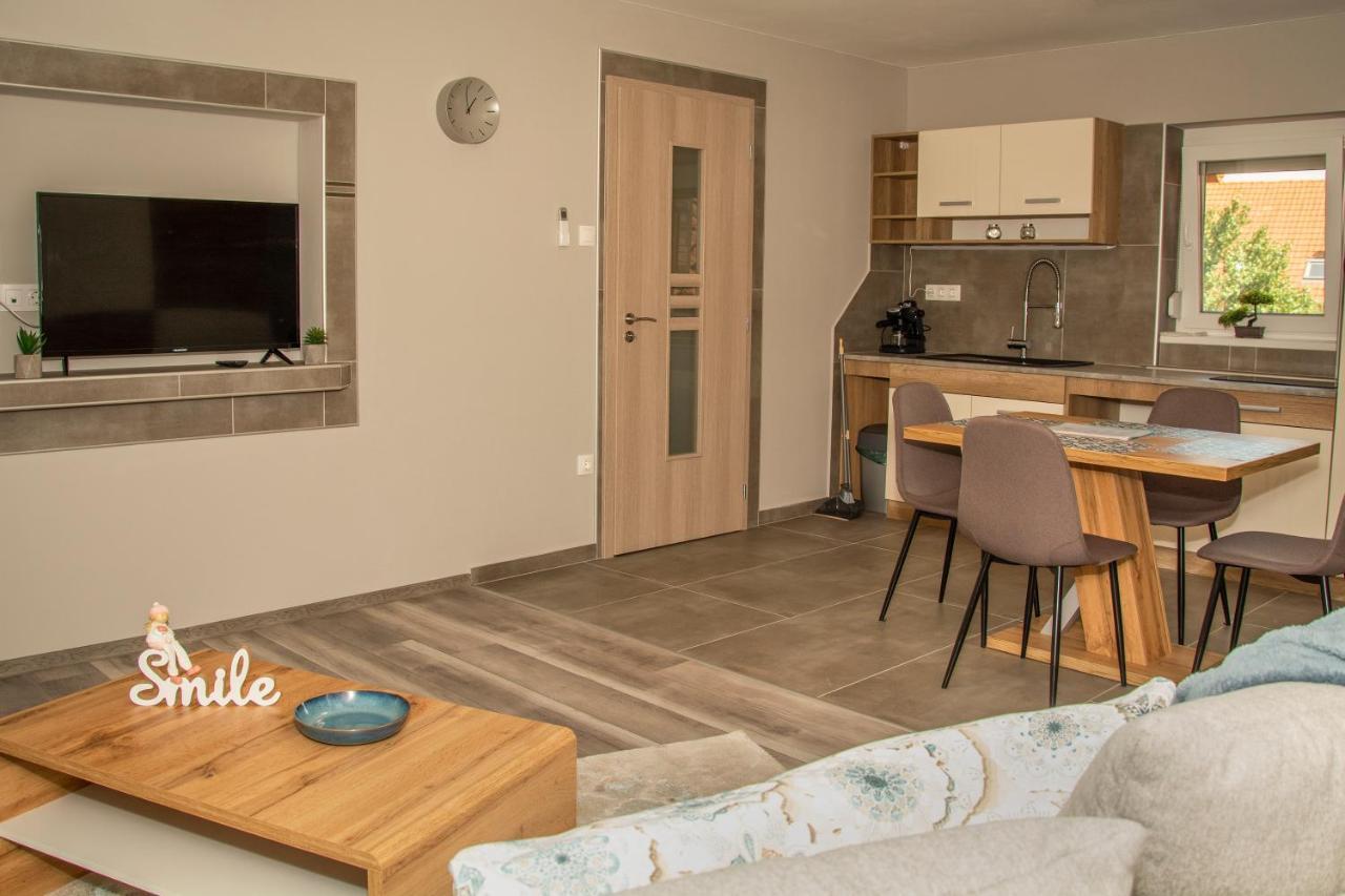 Oros House Apartmanhaz โอโรชาซา ภายนอก รูปภาพ