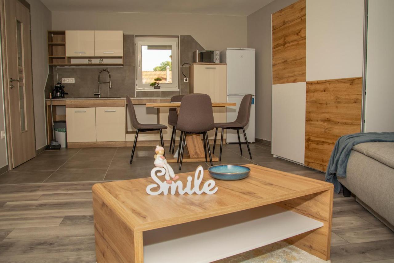 Oros House Apartmanhaz โอโรชาซา ภายนอก รูปภาพ