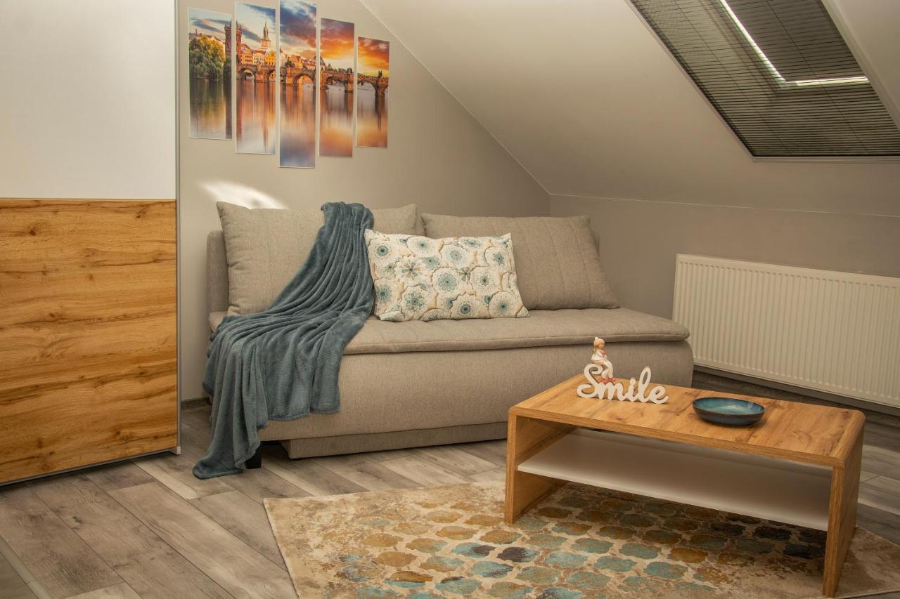Oros House Apartmanhaz โอโรชาซา ภายนอก รูปภาพ