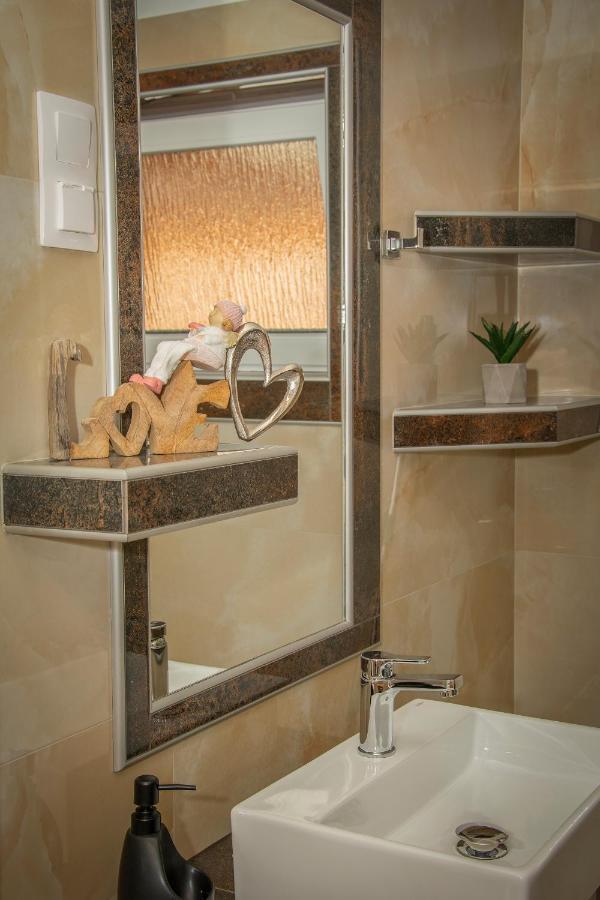 Oros House Apartmanhaz โอโรชาซา ภายนอก รูปภาพ