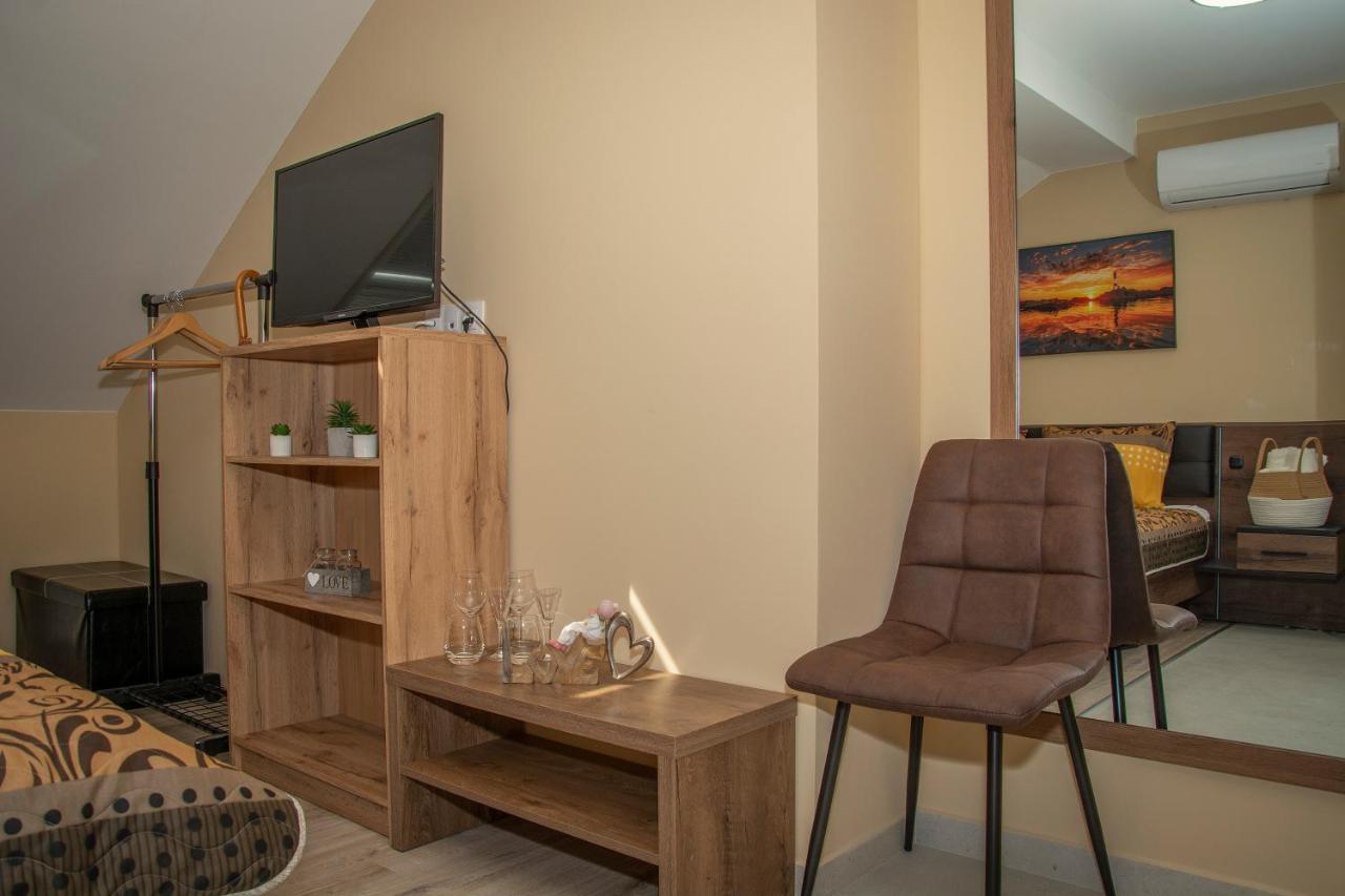 Oros House Apartmanhaz โอโรชาซา ภายนอก รูปภาพ