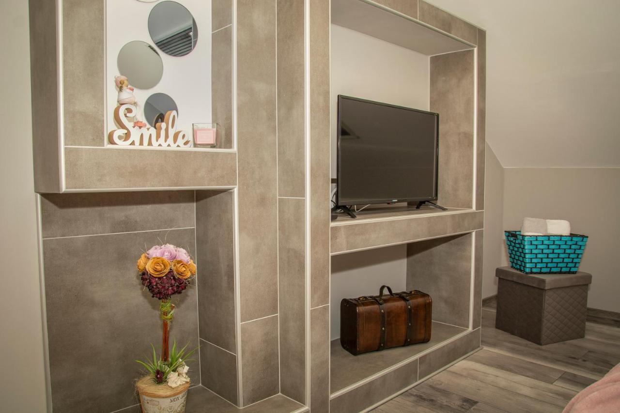 Oros House Apartmanhaz โอโรชาซา ภายนอก รูปภาพ