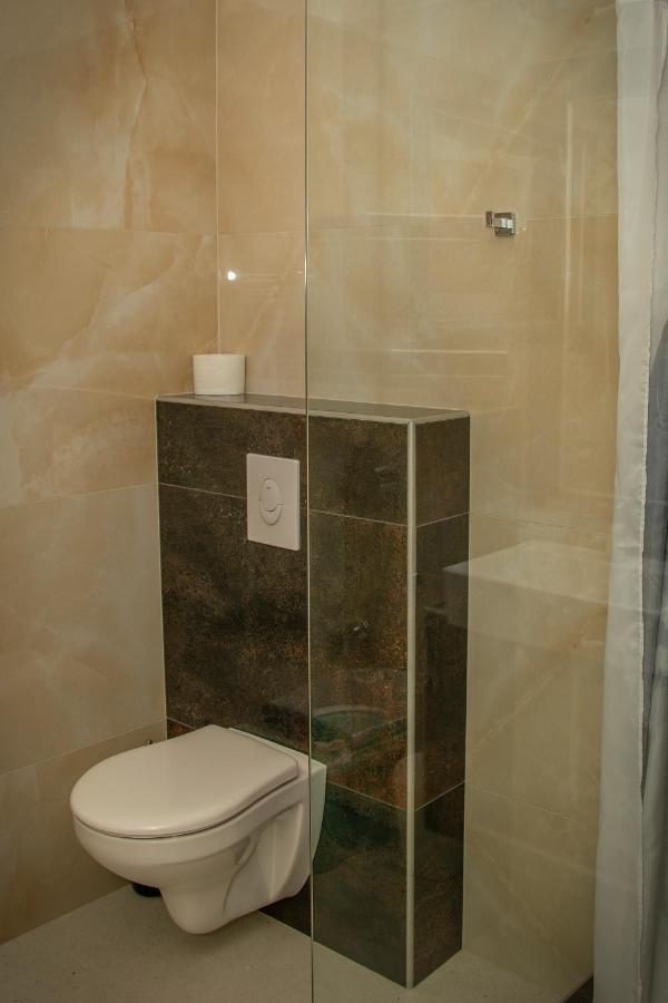 Oros House Apartmanhaz โอโรชาซา ภายนอก รูปภาพ