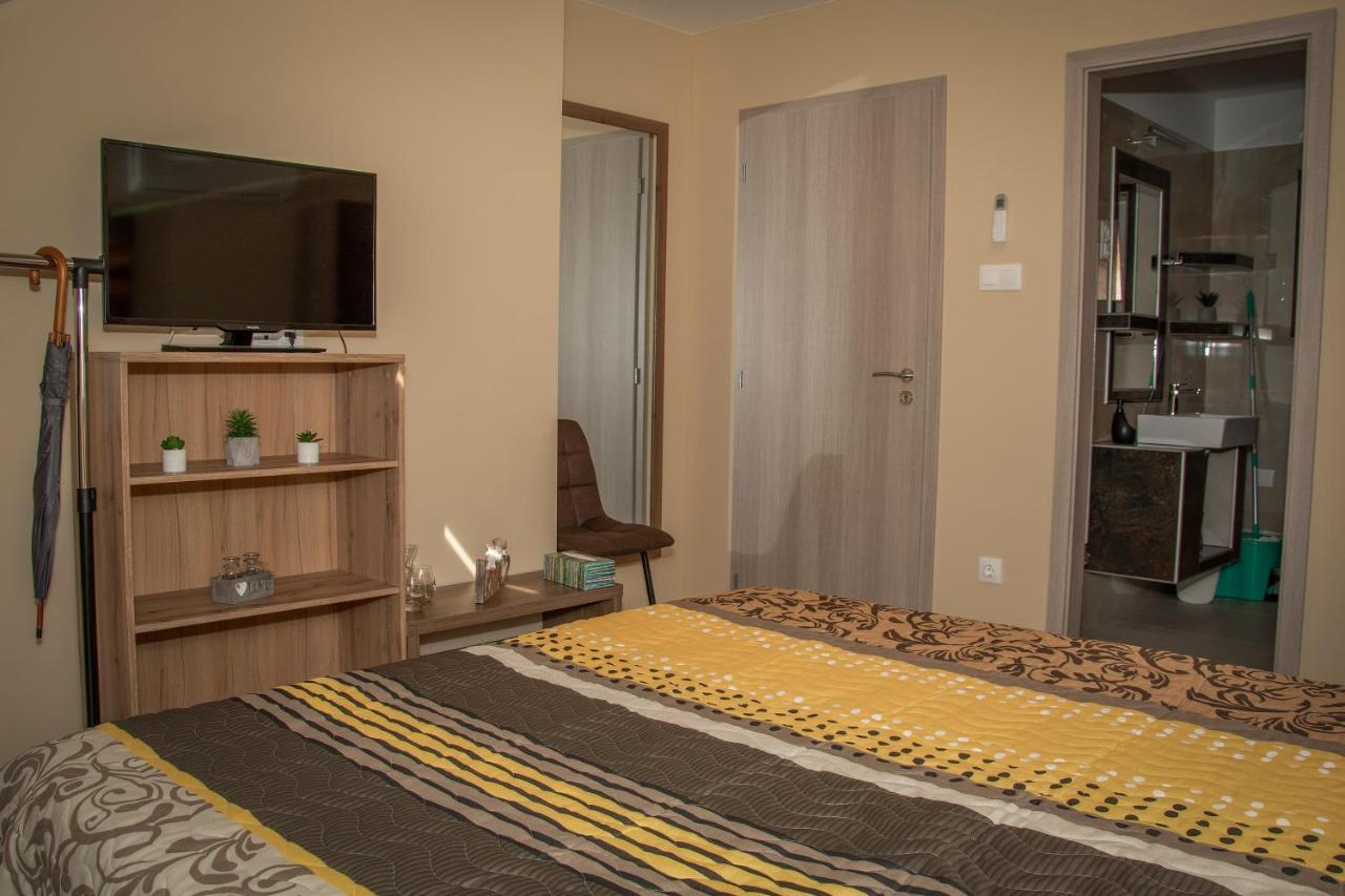 Oros House Apartmanhaz โอโรชาซา ภายนอก รูปภาพ