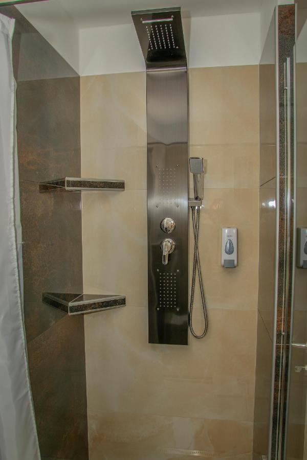 Oros House Apartmanhaz โอโรชาซา ภายนอก รูปภาพ