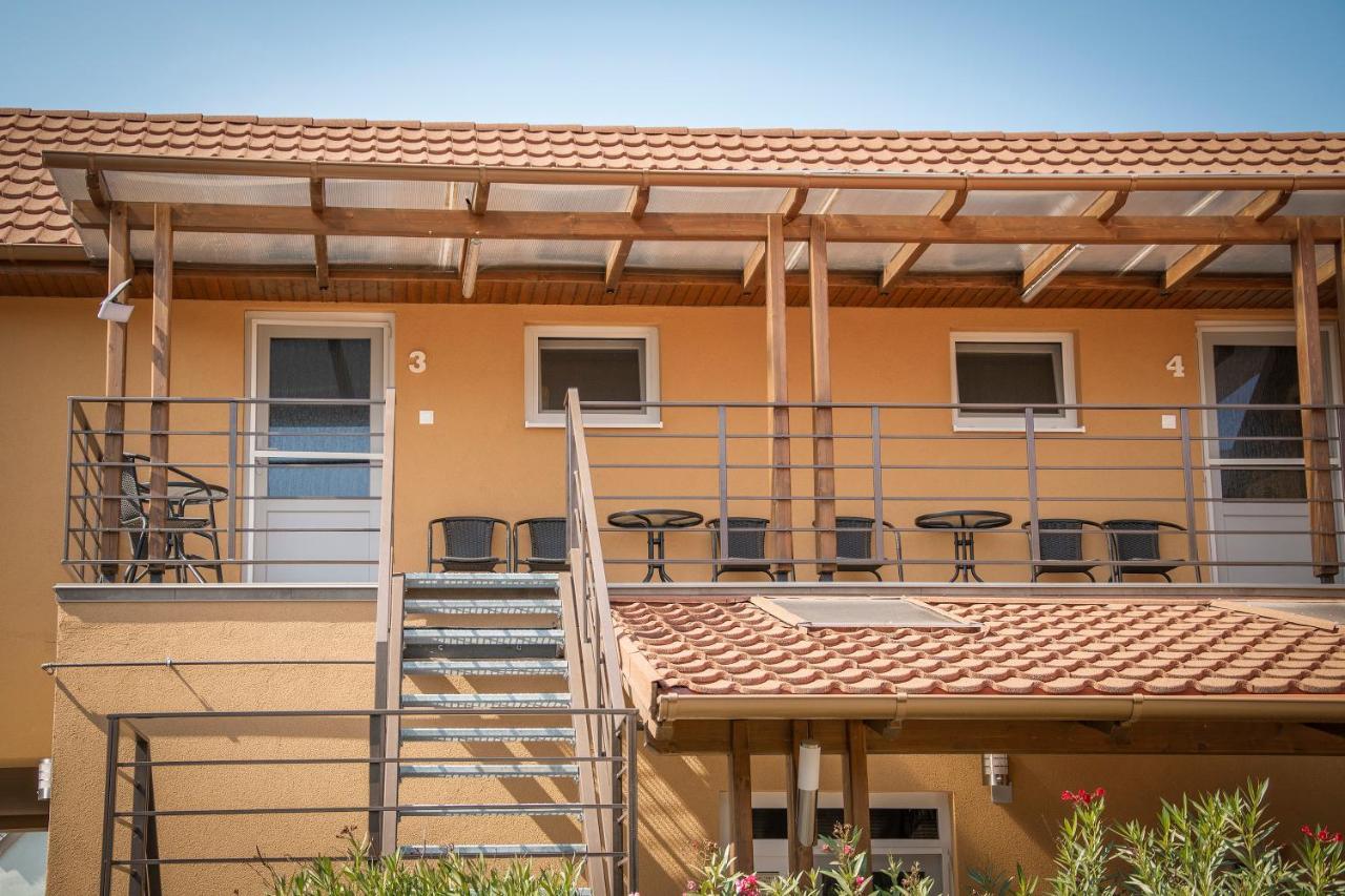 Oros House Apartmanhaz โอโรชาซา ภายนอก รูปภาพ